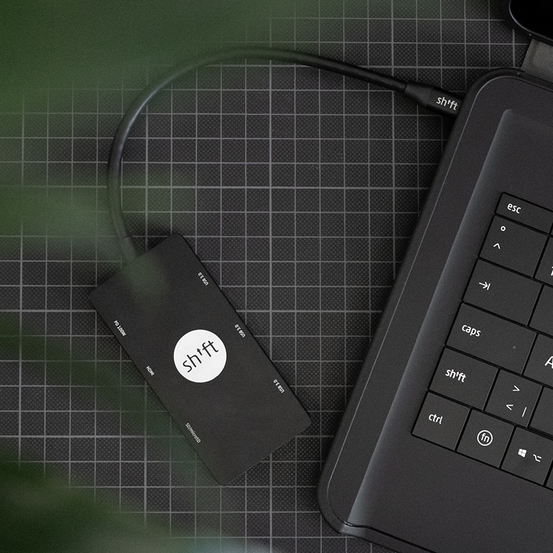 SHIFThub - USB-C-Hub verbunden mit SHIFTbook